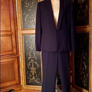 Tahari navy 2 piece suit size 14P.